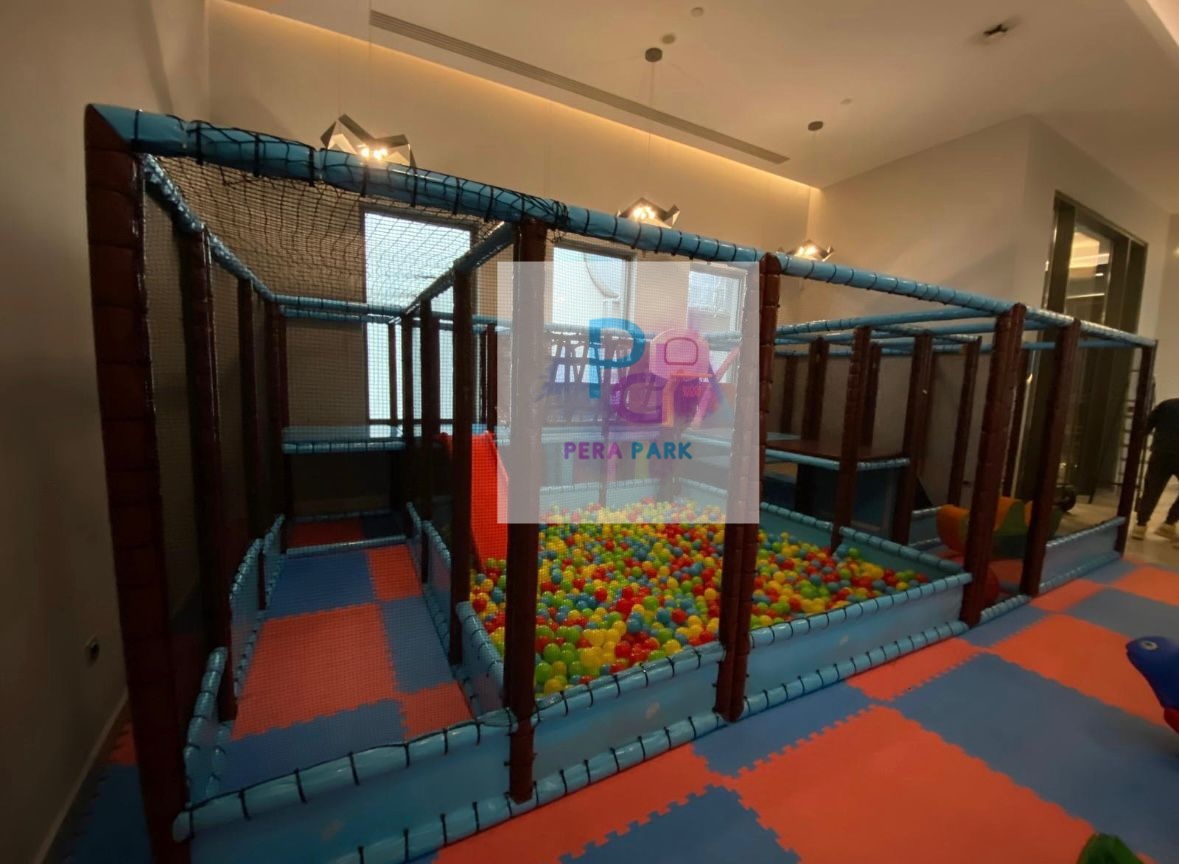 700x400 cm Parkurlu Top Havuzu